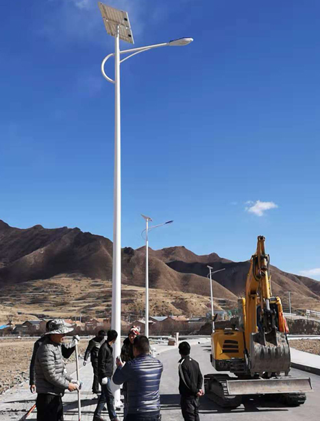 甘南碌曲10米积石山太阳能路灯项目