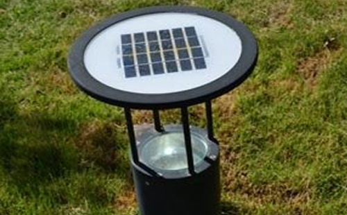 积石山别墅庭院氛围营造：草坪灯选型与布光技巧