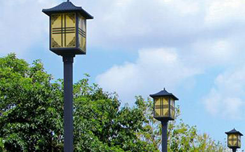 积石山庭院灯安装间距与布灯设计全解析