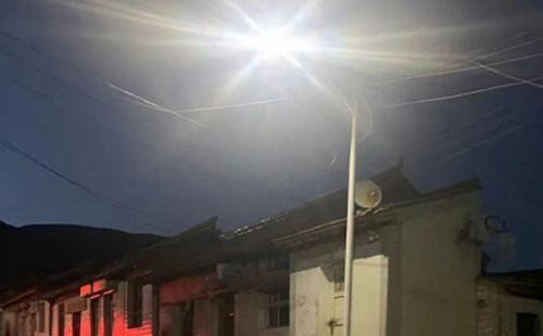 农村院子里最适合的积石山太阳能路灯亮度与安装要点